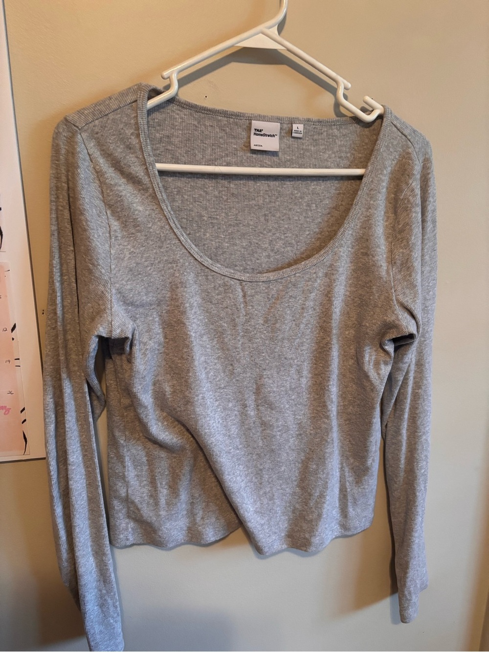 Aritzia TNA HomeStretch Light Gray Scoop Neck Long Sleeve Tee